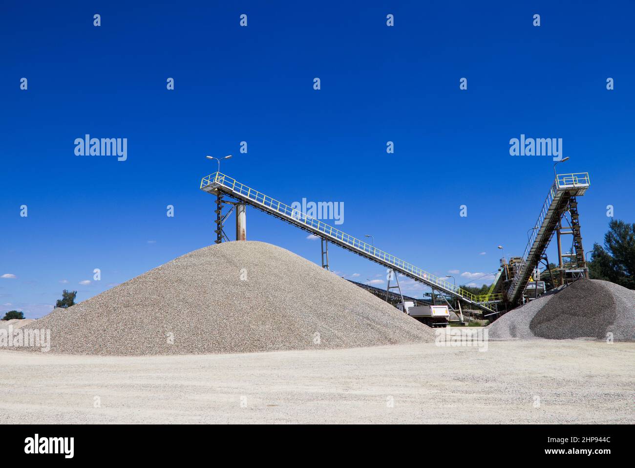 extracción de grava, industria minera, transportadores pesados, minería de  arena para uso en construcción Fotografía de stock - Alamy