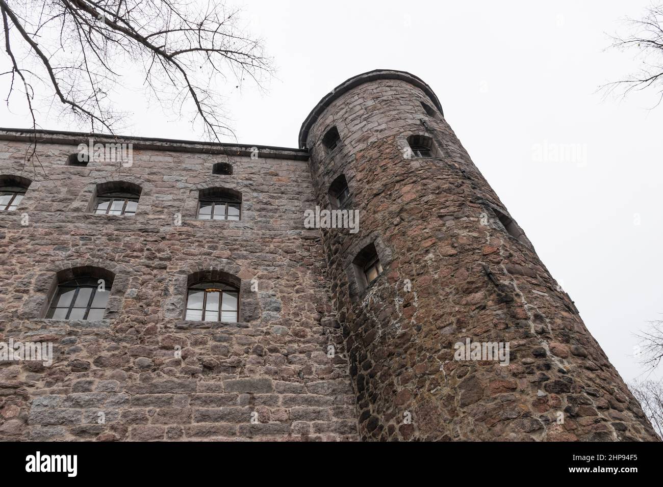 Fue la primera torre redonda de un muro defensivo construido en 1450s. Foto de stock