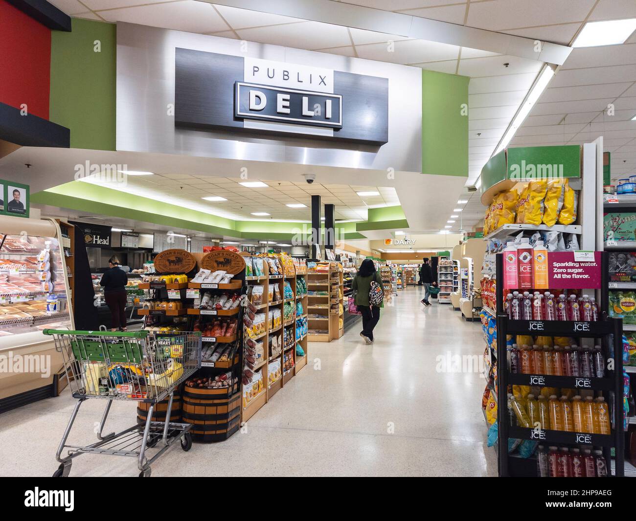 Orlando Usa Una Exhibición Productos Para Hogar Una Tienda Publix — Foto  editorial de stock © Jshanebutt #384772006