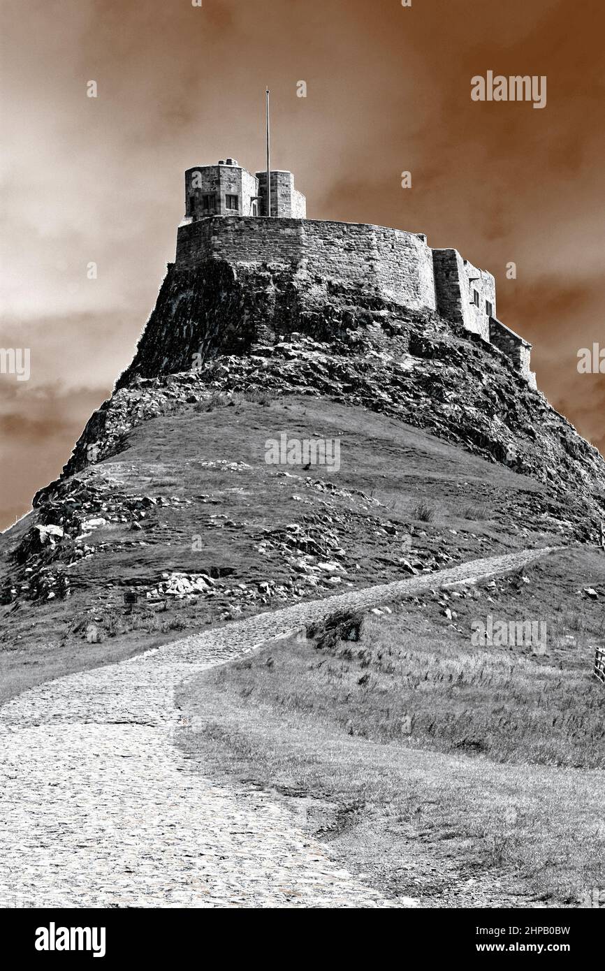 Castillo de Lindisfarne, en Northumberland, Reino Unido Foto de stock
