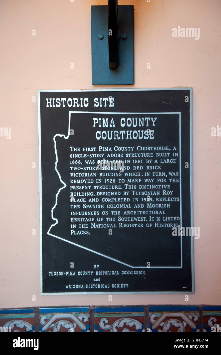 Señal histórica que muestra la historia del juzgado del condado de Pima en el centro de Tucson, Arizona Foto de stock