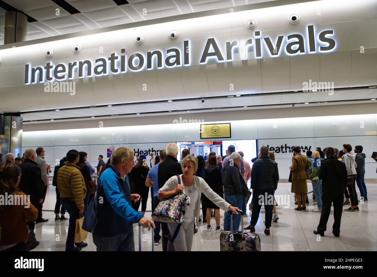 Llegadas internacionales del aeropuerto de Heathrow en Londres, Inglaterra Foto de stock