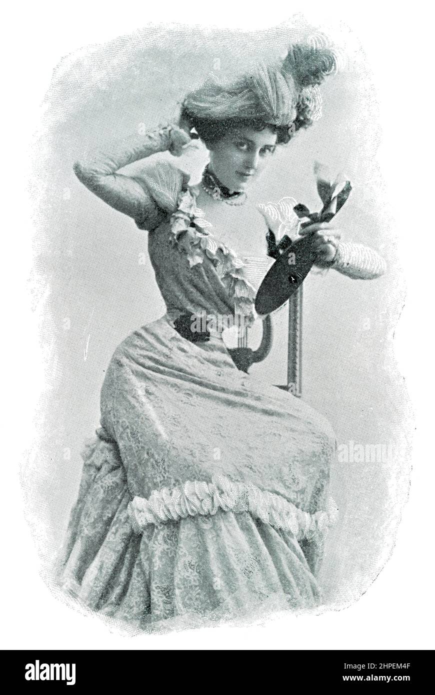 Retrato de una mujer con ropa de moda de ese tiempo. Imagen de la revista teatral franco-alemana ilustrada 'Das Album', 1898. Foto de stock