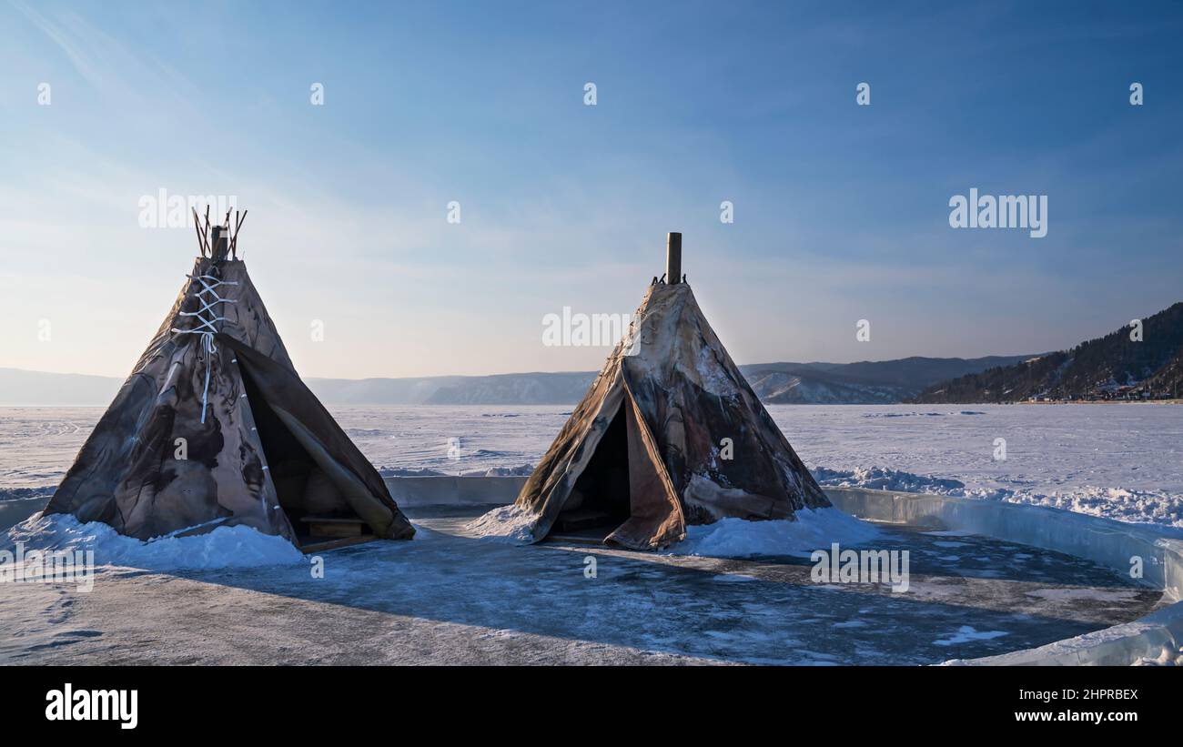 Morada de los pueblos indígenas del norte de los Nenets en Baikal invierno. Foto de stock