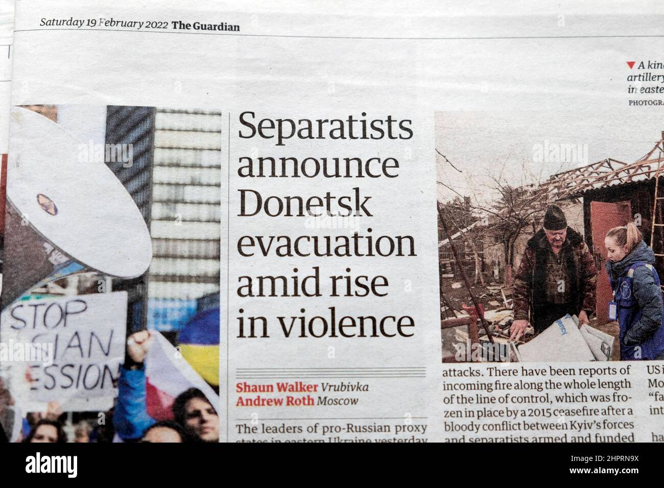 'Los separatistas anuncian la evacuación de Donetsk en medio del aumento de la violencia' Guardian periódico titular Ucrania Rusia recortes de artículo 19 febrero 2022 Londres Reino Unido Foto de stock