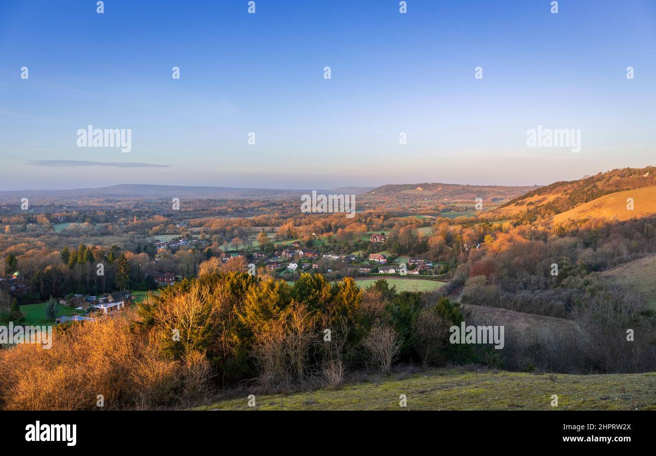 Vista del amanecer por la mañana desde Colley Hill Reigate en Surrey Hills North Downs al sureste de Inglaterra Foto de stock