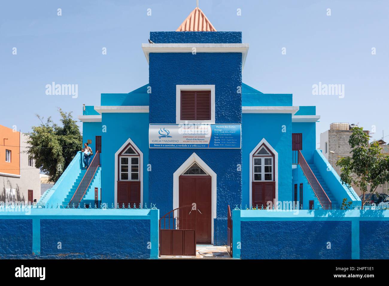Igreja do Nazareno (Iglesia Evangélica) en la plaza del pueblo, Espargos, Sal (IIha do Sal), República de Cabo (Cabo Verde) Foto de stock