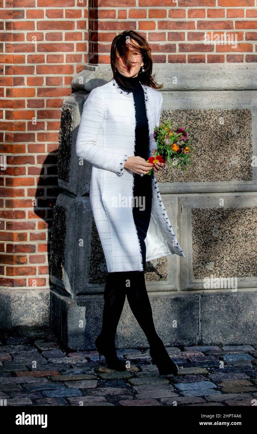 La princesa de la Corona María de Dinamarca se va al Danner Crisis Center en Copenhague, el 23 de febrero de 2022, después de una visita a la princesa Catalina, duquesa de Cambridge en la última de una visita oficial de 2 días a Dinamarca para promover su trabajo en la educación de la primera infancia Foto: Albert Nieboer/Países Bajos OUT/Point de Vue OUT Foto de stock