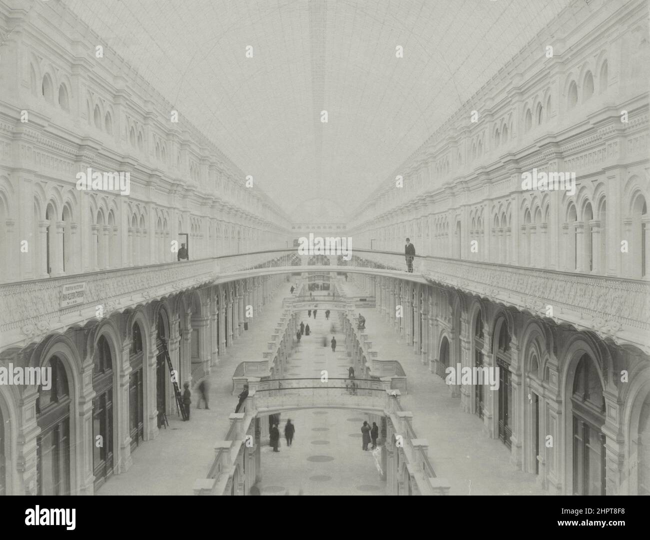 Foto vintage de Passage en los grandes almacenes Upper Trading Rows (GOMA, grandes almacenes) en Moscú. Imperio ruso. 1888-1900 Foto de stock
