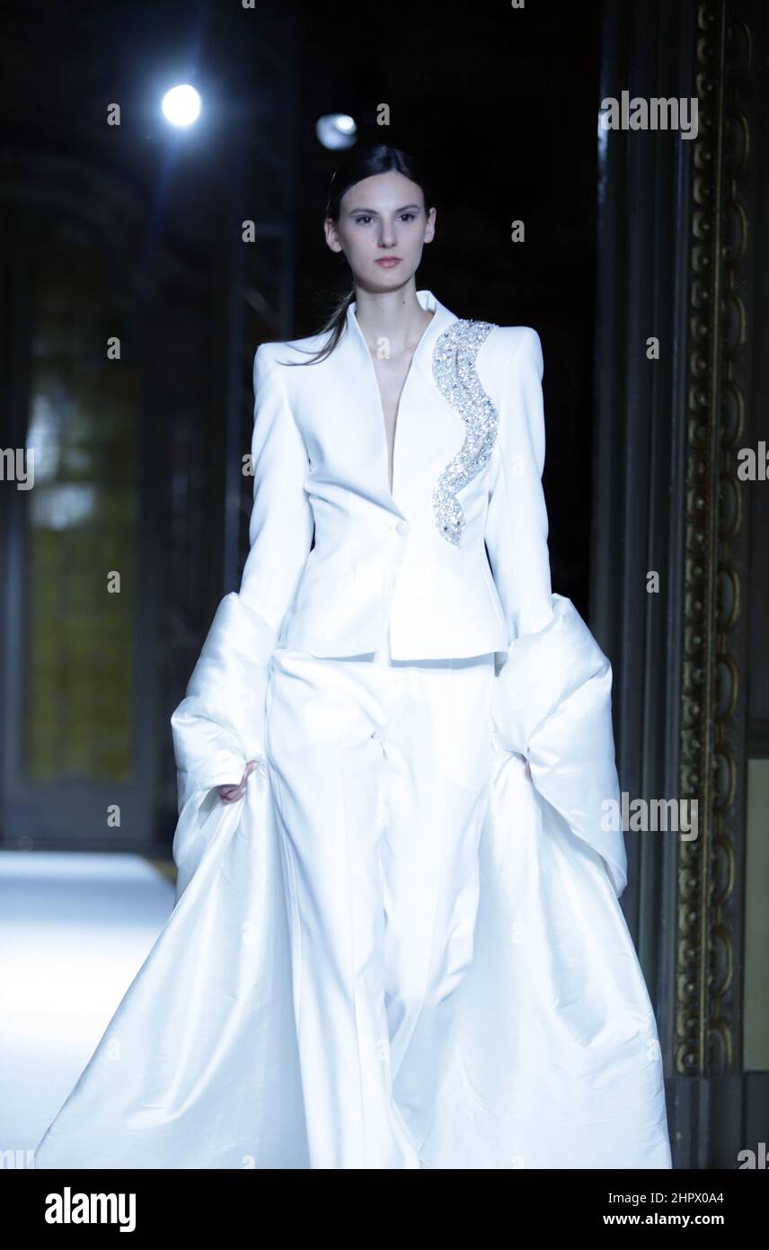 Milao, Italia. 23rd Feb, 2022. (INT) Fashion show para la colección otoño/invierno  2022 del estilista Vitor Zerbinato. 23 de febrero de 2022, Milán, Italia.  Desfile de moda para la colección otoño/invierno 2022