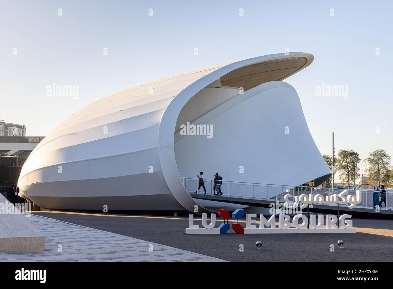 Futurista Pabellón de Luxemburgo en el distrito de Opportunity en la Dubai EXPO 2020 en los Emiratos Árabes Unidos. Foto de stock