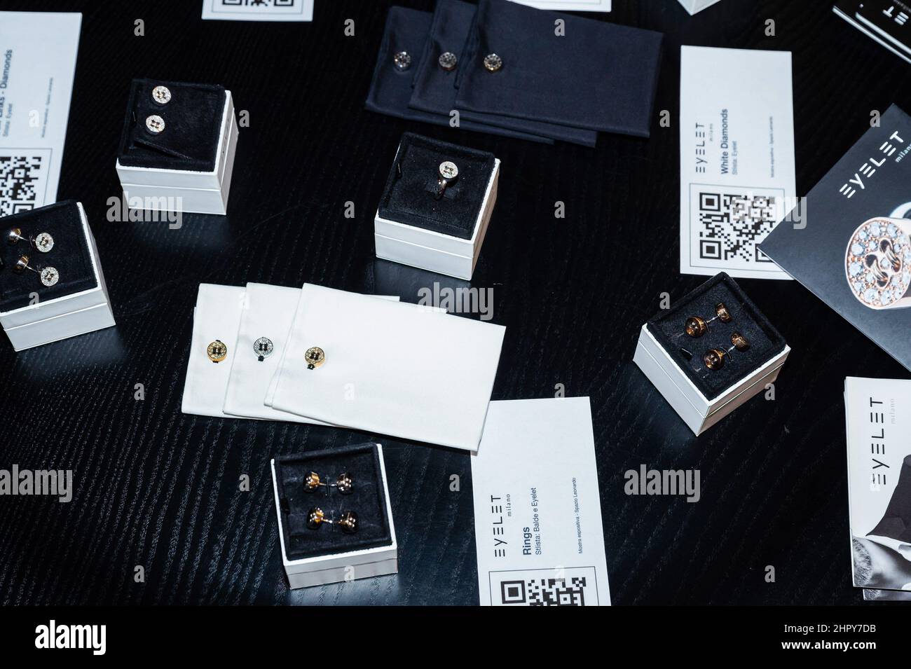 Milán, Italia. 21st Feb, 2022. Accesorios de ojal vistos en la exposición.  Vestidos icónicos de Atelier Balde y accesorios preciosos hechos por Eyelet  Milano habían sido presentados en una fiesta de apertura