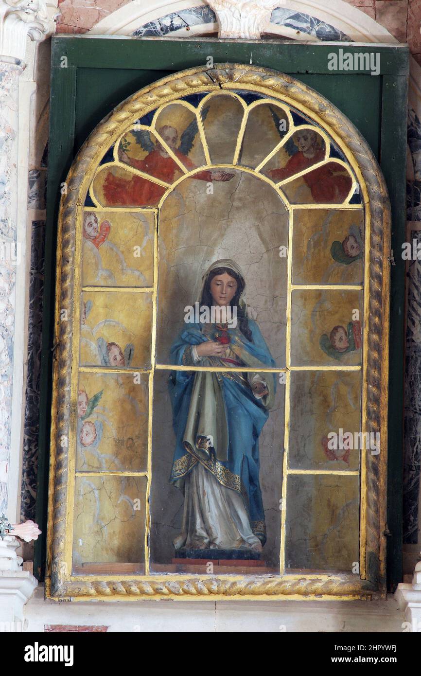 Altar en la iglesia de la Virgen María de Lakuc en Draga podno Dvirada, Croacia Foto de stock