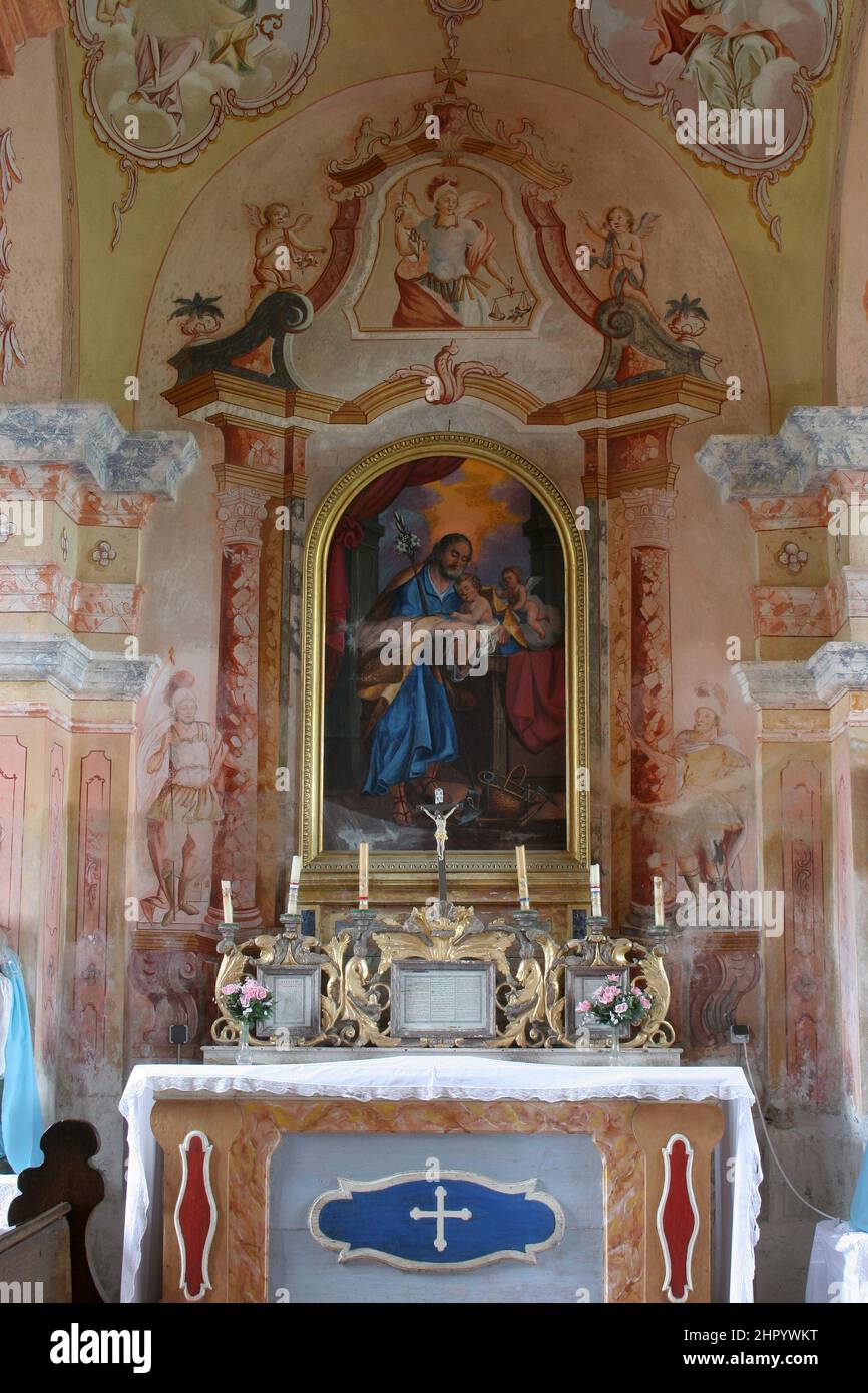Altar de San José en la Iglesia de Nuestra Señora de Dol en Dol, Croacia Foto de stock