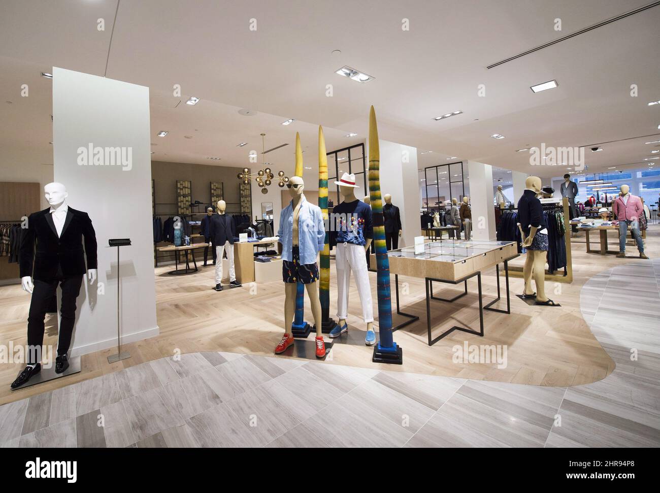 Saks Fifth Avenue la tienda de hombres en el Brookfield Place Mall, en  Nueva York, el sábado, 3 de marzo de 2018. Como Nordstrom está listo para  abrir su tienda de hombres
