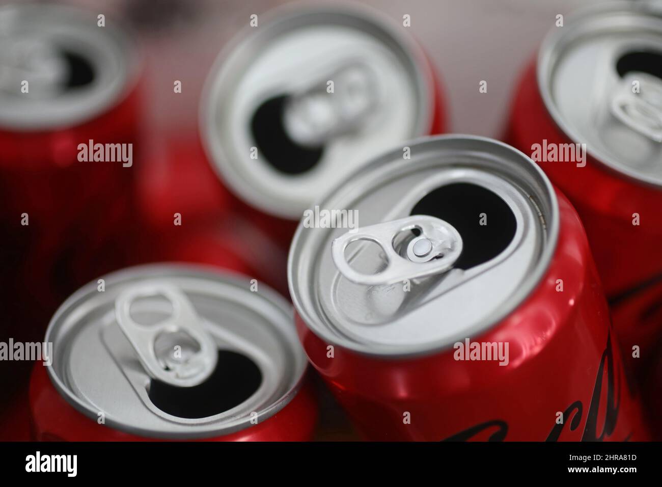 Coca Cola cero latas en una cocina Fotografía de stock - Alamy