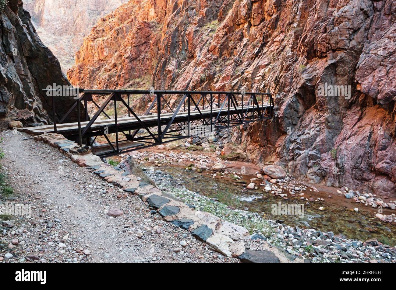 Puente North Kaibab Trail sobre el brillante Angel Creek en el Parque Nacional del Gran Cañón Foto de stock