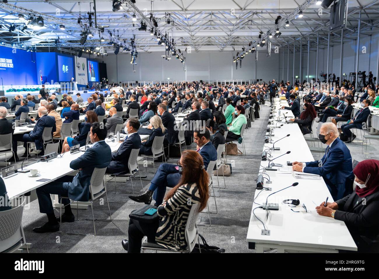 El Presidente de los Estados Unidos, Joe Biden, a la derecha, asiste a la sesión inaugural de la Conferencia de las Naciones Unidas sobre el Cambio Climático COP26 con líderes mundiales en el Scottish Event Campus, 1 de noviembre de 2021 en Glasgow, Escocia. Foto de stock