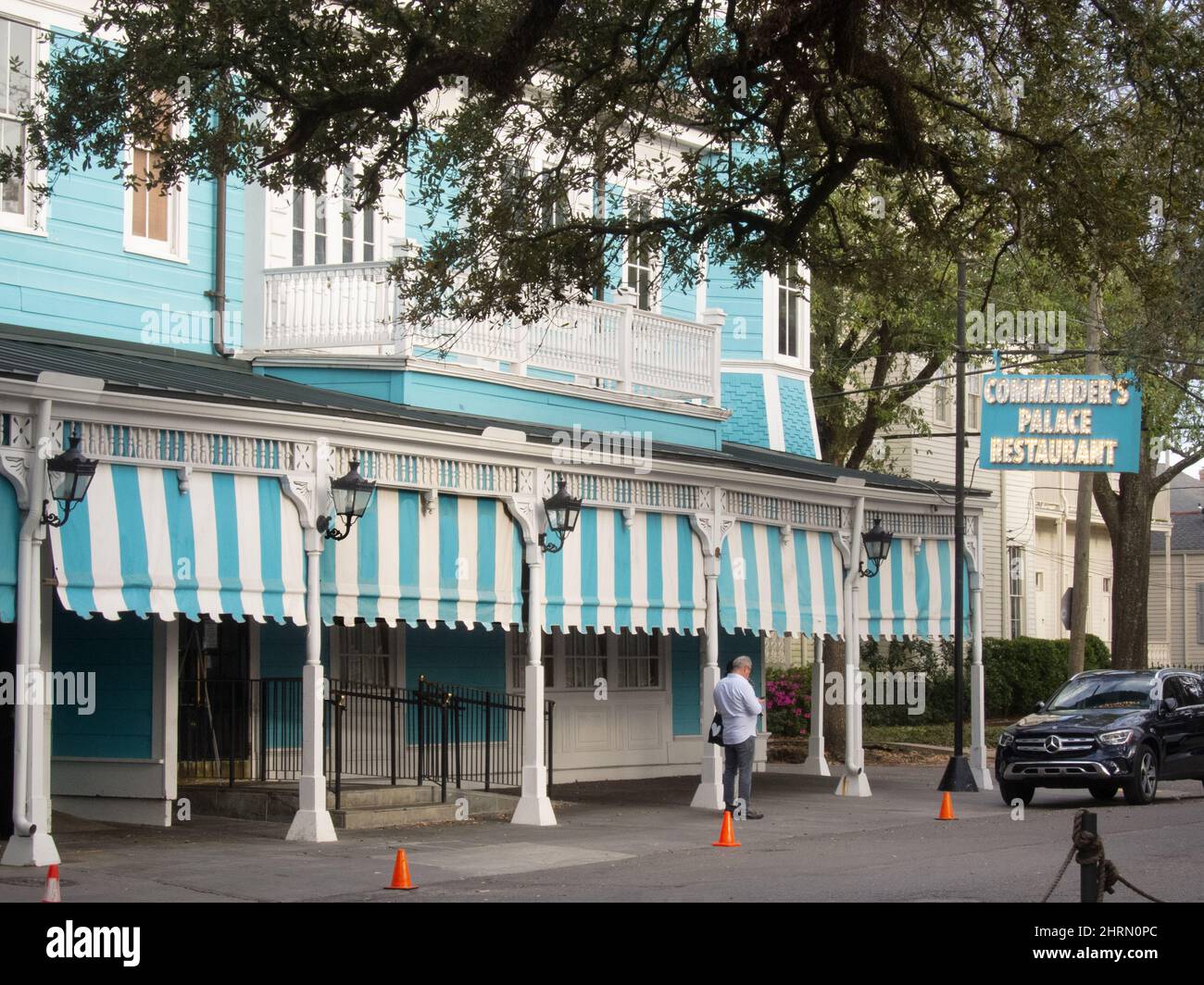 Restaurante Commander's Palace en el distrito de los jardines de Nueva Orleans. Foto de stock