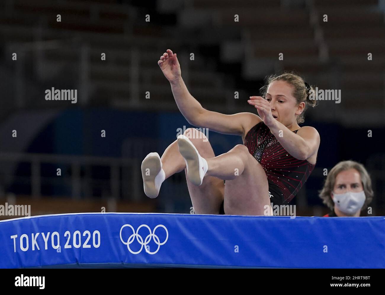 La canadiense Samantha Smith pierde el control y cae mientras compite en la  calificación de gimnasia trampolín femenina durante los Juegos Olímpicos de  Verano de Tokio, en Tokio, viernes, 30 de julio