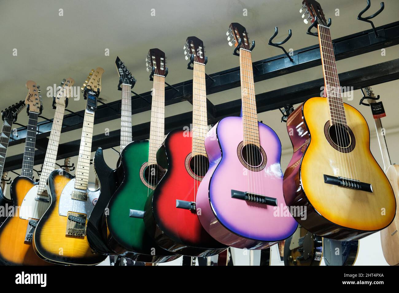 Classical guitars fotografías e imágenes de alta resolución - Página 4 -  Alamy