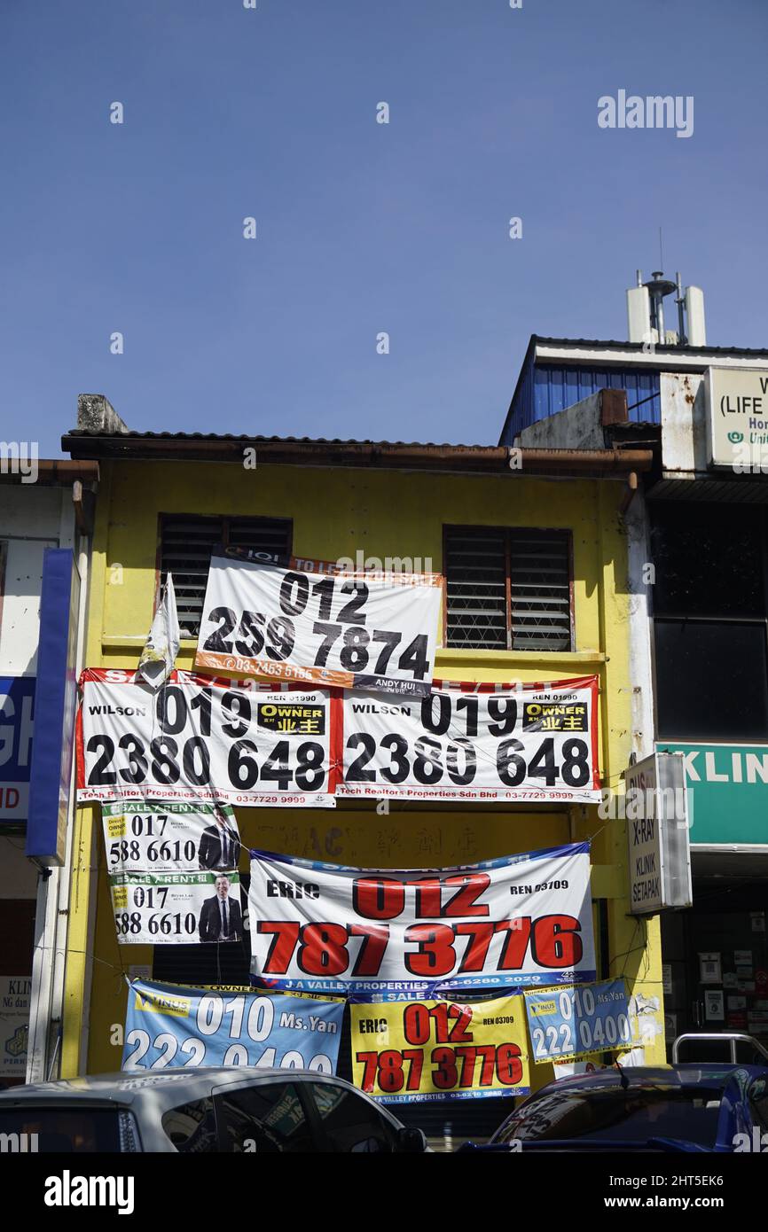 Negociador de bienes raíces banner de propiedad en venta o alquiler en Malasia Foto de stock
