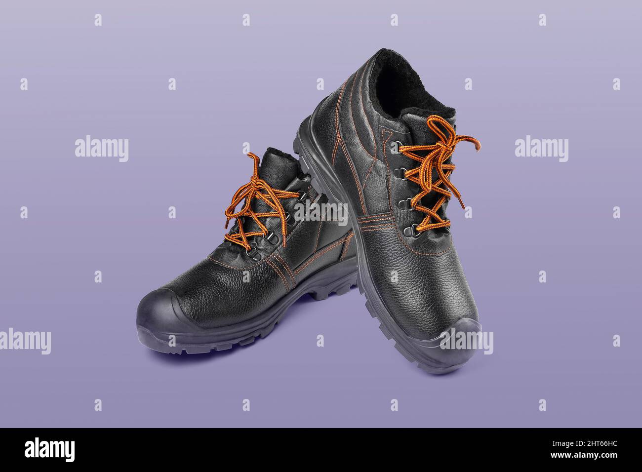 botas de abrigo negras con cordones naranjas, botas de senderismo, botas de  trabajo cálidas, zapatillas para hombre, primeros planos de fondo de color  con enfoque selectivo Fotografía de stock - Alamy