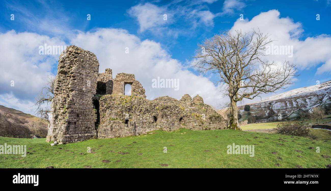 Castillo De Pendragon En Invierno Fotografías E Imágenes De Alta Resolución Alamy 8544