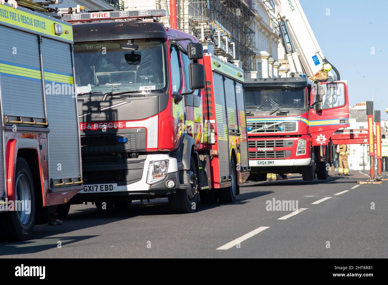 Eastbourne, Reino Unido, 27th de febrero de 2022. El servicio de bomberos de East Sussex y la policía fueron llamados al hotel Cavendish en Eastbourne después de los informes de olor a quemado. Foto de stock
