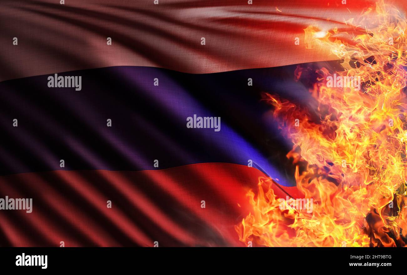 3D Ilustración de la bandera de la Federación de Rusia o rusia amenazada  por el calentamiento global del verano asolado y quemado por las llamas  calientes de la arson silvestres Fotografía de