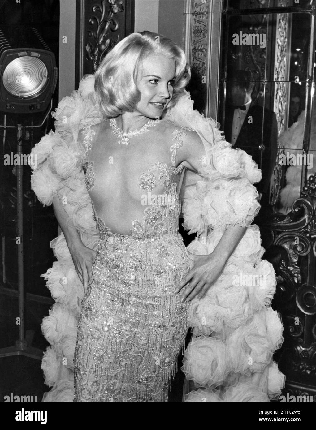 Carroll Baker En Los Carpetbaggers 1964 Dirigido Por Edward Dmytryk Credito Paramount Embajada Album Fotografia De Stock Alamy
