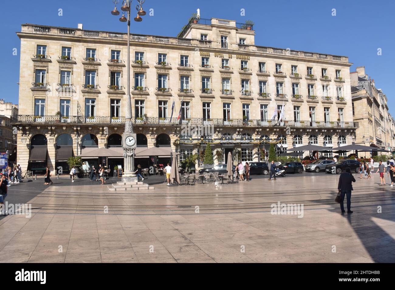 El Intercontinental, Grand Hotel de Bordeaux, frente al Teatro Grande frente a la Place de la Comédie, construida en 1776, por el arquitecto Victor Louis. Foto de stock