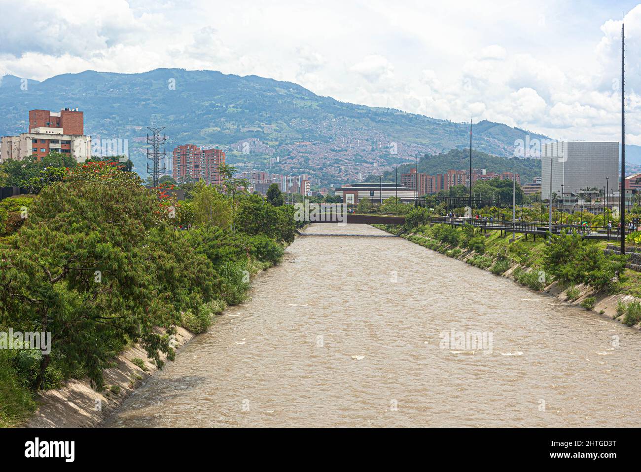 Río Medellín, Medellín, Antioquia, Colombia. Foto de stock