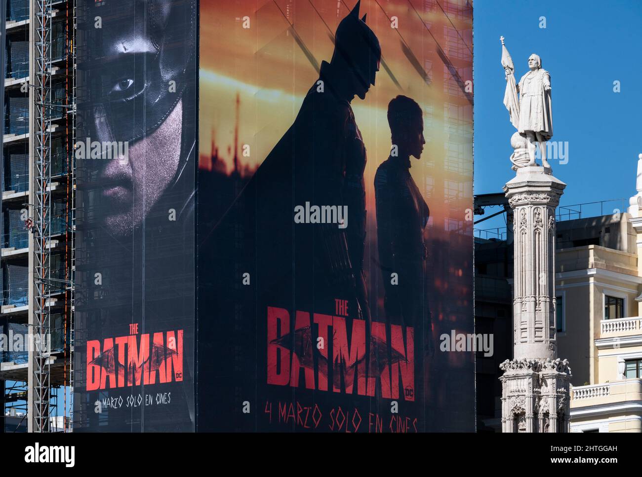 Madrid, España. 28th Feb, 2022. Cartelera de publicidad comercial de la  calle de Warner Bros y DC cómics personaje, el Batman, película vista en la  Plaza de Colón en Madrid. (Foto de