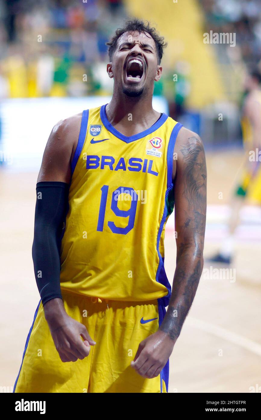 SP - Franca - 02/28/2022 - COPA MUNDIAL DE BALONCESTO 2023 EIMINATORIOS,  BRASIL X COLOMBIA - Lucas Dias El jugador de Brasil celebra el partido de  baloncesto contra Colombia celebrado en Poliesportivo