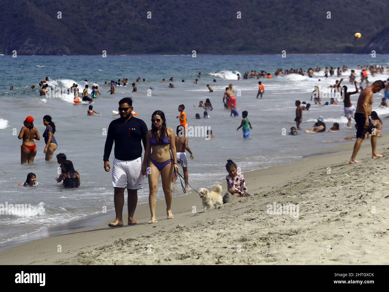 Puerto Cabello, Carabobo, Venezuela. 28th Feb, 2022. 28 de febrero de 2022.  Los venezolanos disfrutaron de los carnavales en la playa de La rosa, en  Puerto Cabello, estado de Carabobo. Foto: Juan