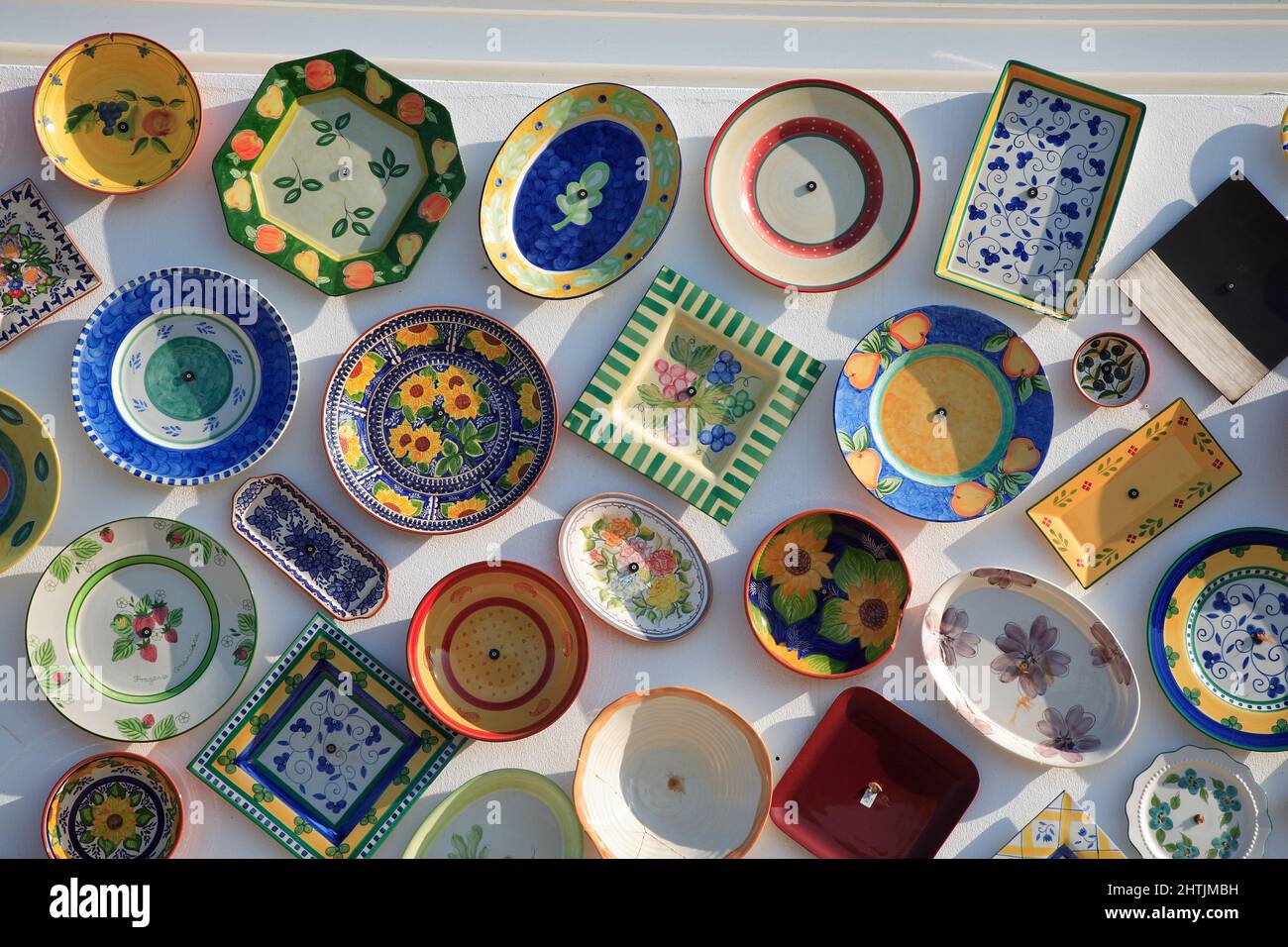 Keramikhändler, Dekorationsfassade, bei Sagres, Algarve, Portugal, Geschäftsdekoration einer Keramikhändler Foto de stock
