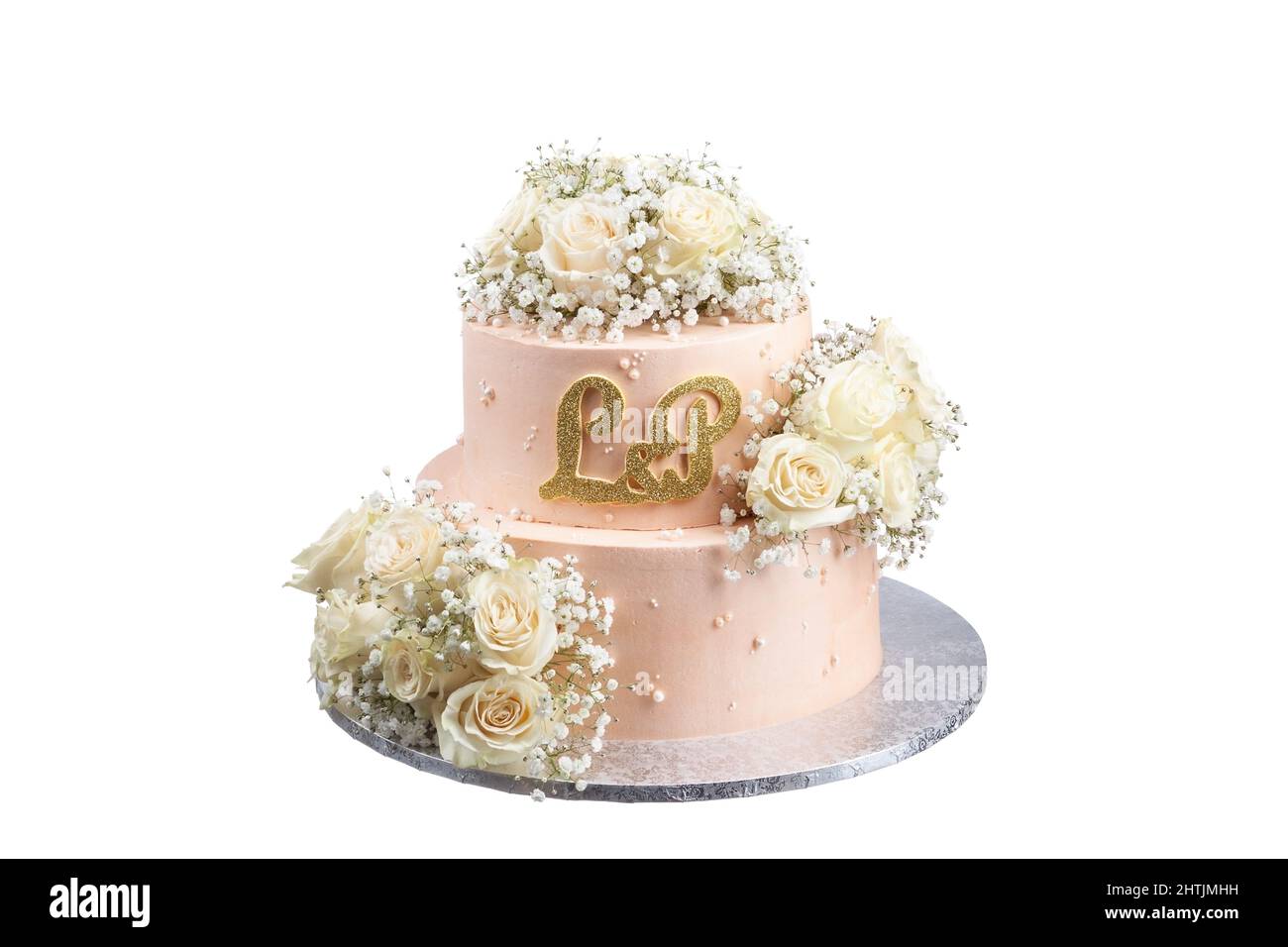 Pastel rosa de boda de dos pisos, con rosas en un stand sobre un fondo blanco. Letras l, p Foto de stock