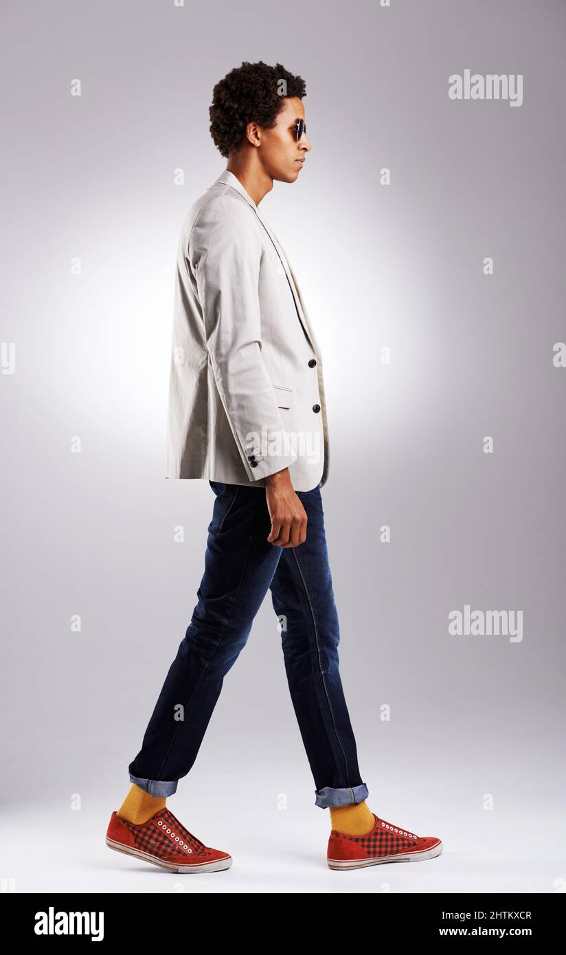 Vestirse bien como un hombre joven fotografías e imágenes de alta  resolución - Alamy