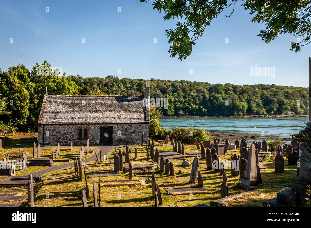 Iglesia de San Tysilio, Isla de la Iglesia, Gwynedd, Gales, Reino Unido Foto de stock