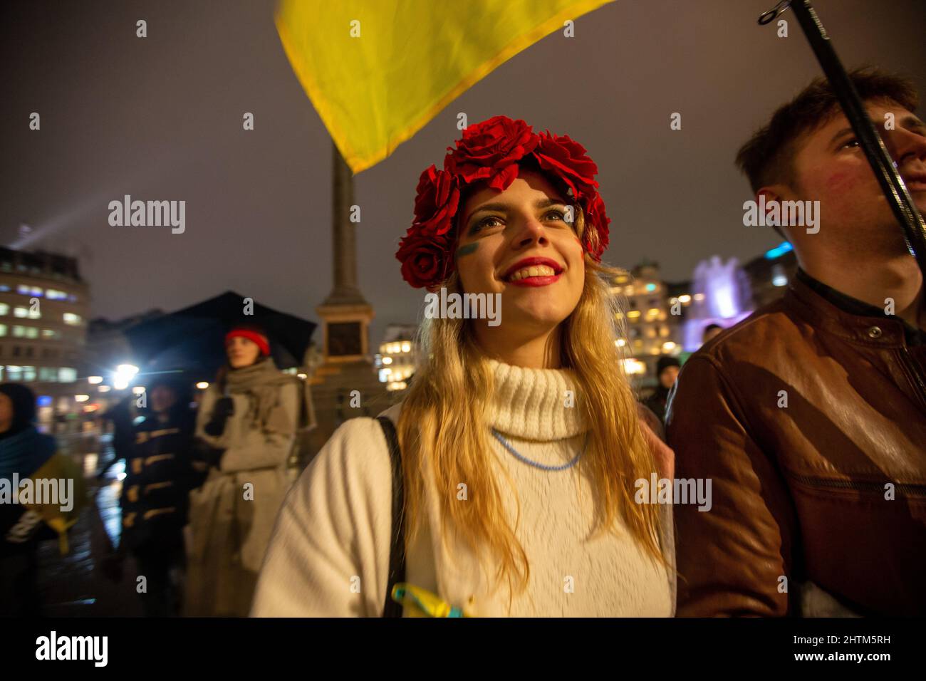 Londres, Inglaterra, Reino Unido. 1st Mar, 2022. Manifestantes ucranianos se manifestan contra la invasión rusa de su país en Trafalgar Square. (Imagen de crédito: © Tayfun Salci/ZUMA Press Wire) Foto de stock