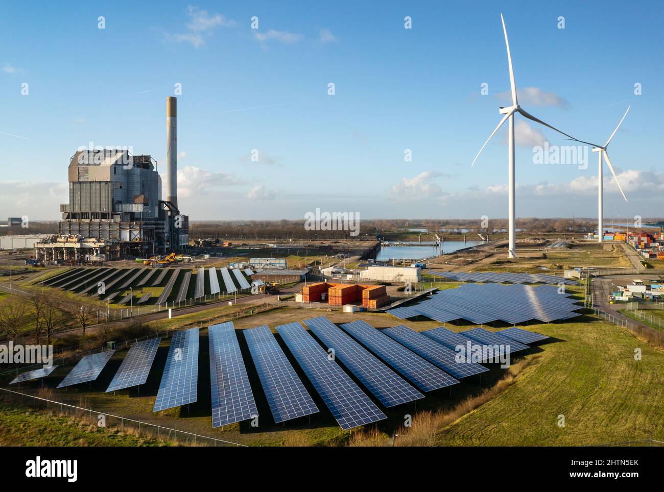 Se están demoliendo los Países Bajos, Gelderland, Nijmegen y la central eléctrica a carbón Foto de stock