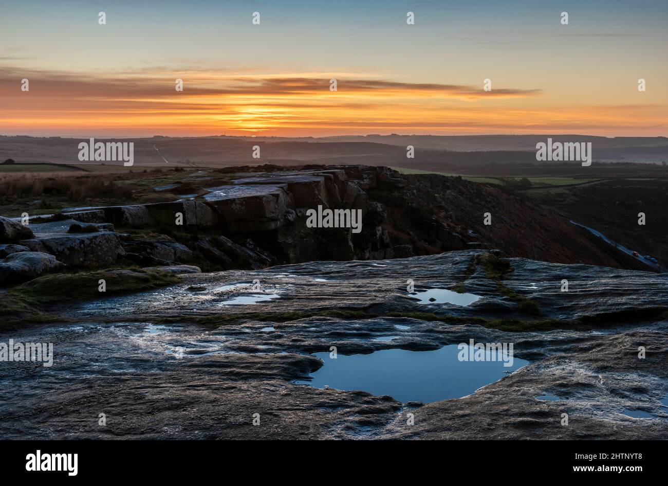 Sunrise Curbar borde pico del parque nacional Derbyshire Reino Unido Foto de stock