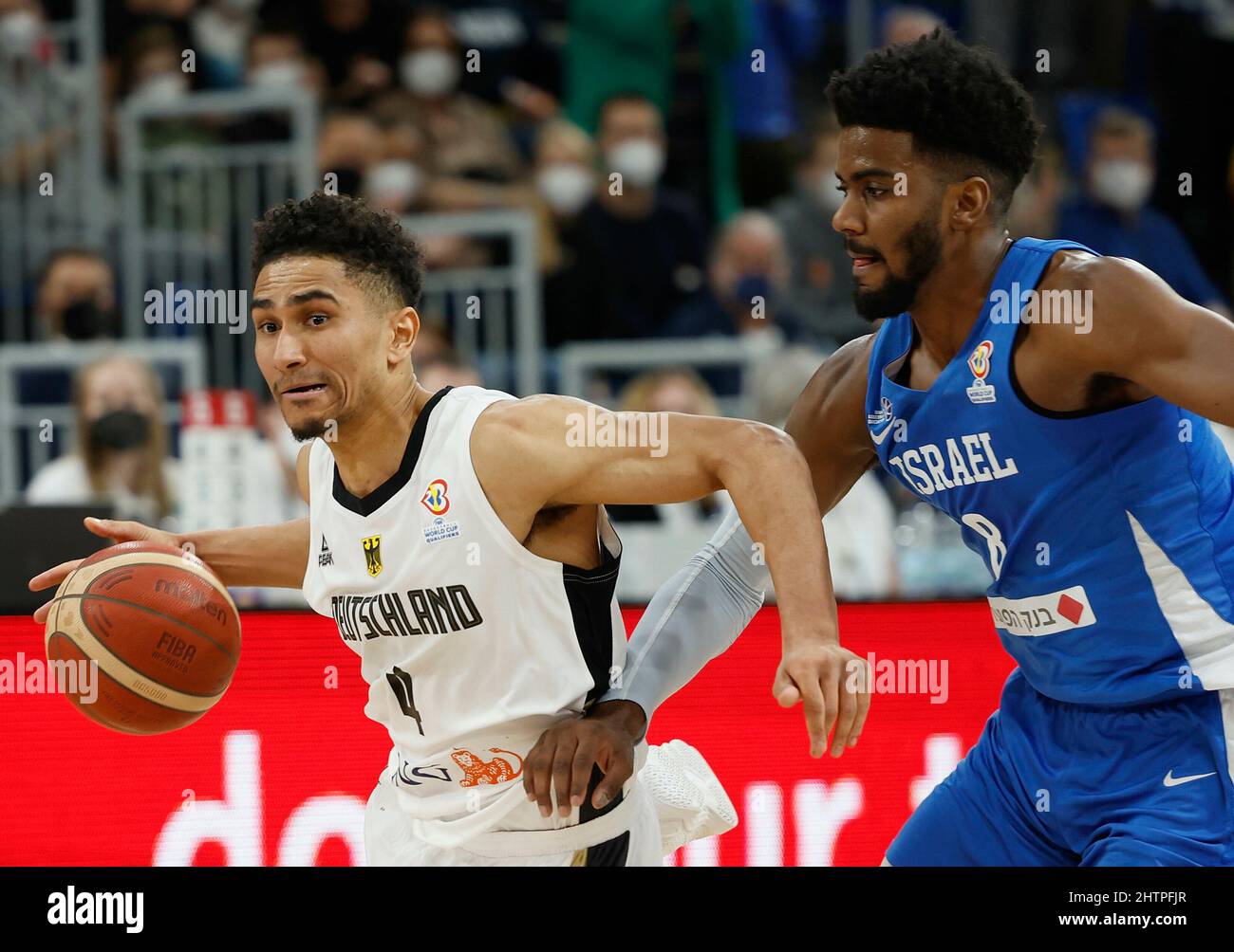 Firo : Baloncesto: 28th de febrero de 2022, Alemania - Israel, Clasificación  de la Copa Mundial de Baloncesto FIBA, Grupo D Maodo Lo (Alemania) y Shawn  Dawson (Israel Fotografía de stock - Alamy