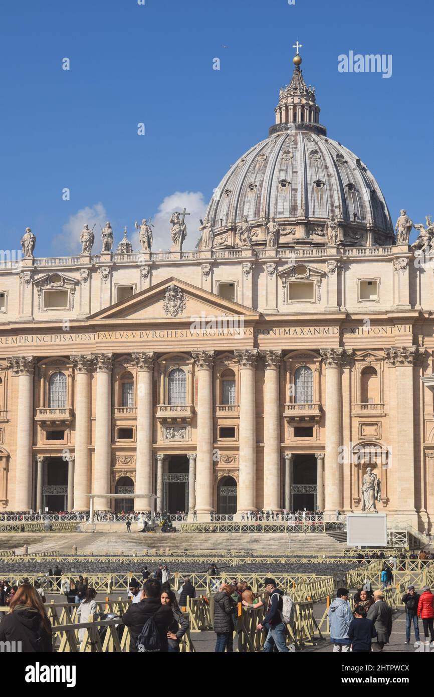 Basílica de San Pedro en la Ciudad del Vaticano. Foto de stock
