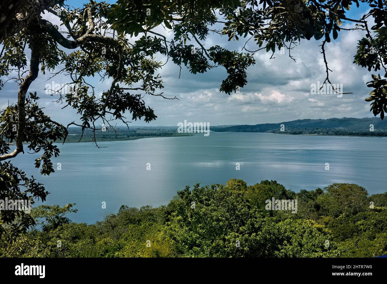 Hermoso Lago Petén Itza, Flores, Petén, Guatemala Fotografía de stock