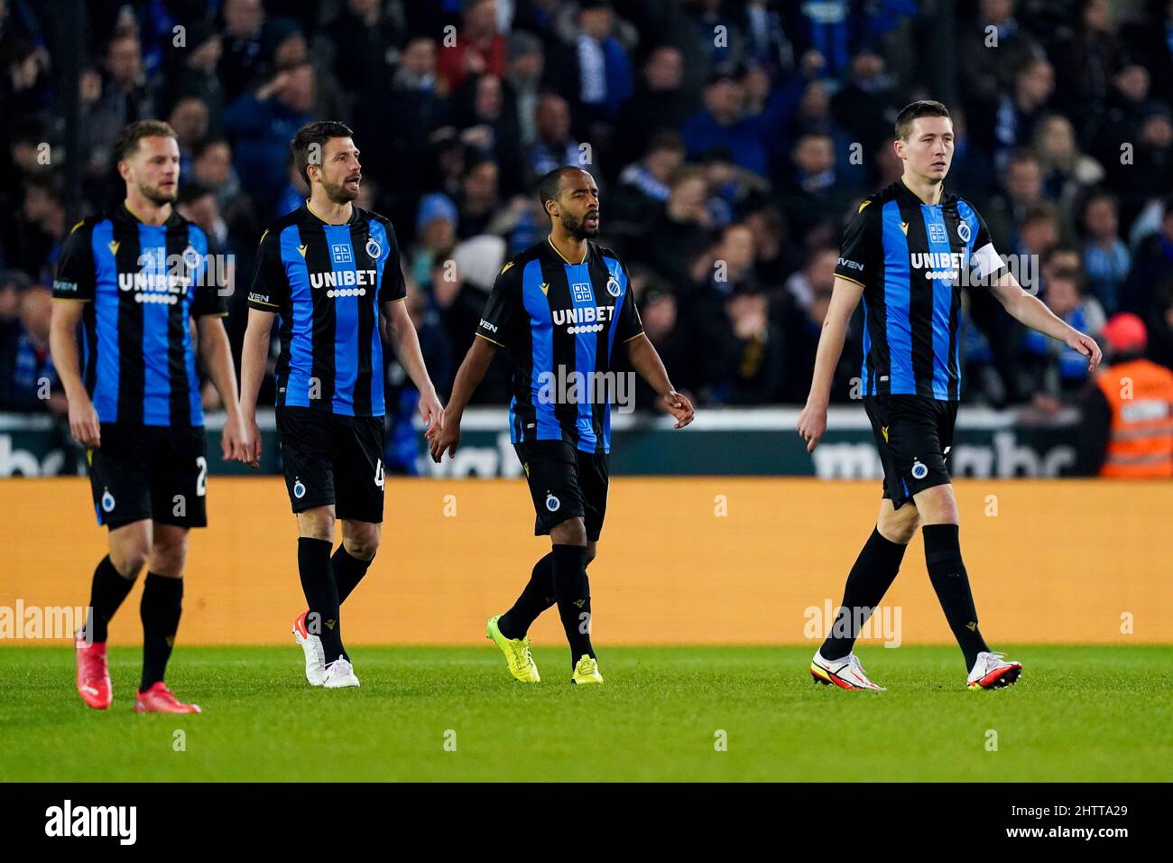 BRUGGE, BÉLGICA - 2 DE MARZO: Los jugadores del Club Brugge están  decepcionados después de te 0-1 durante el partido de la semifinal de la  Copa Croky entre el Club Brugge y