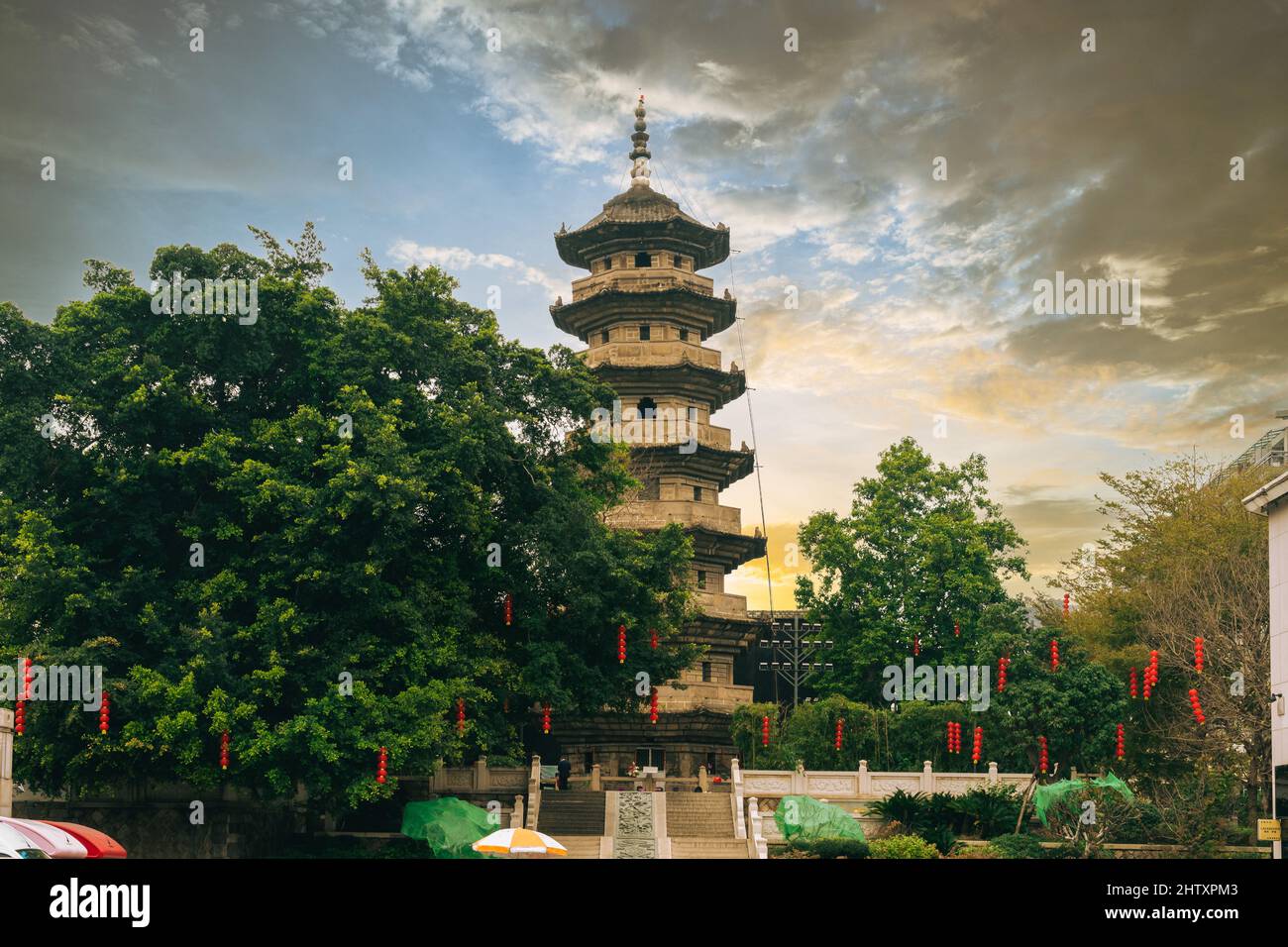 Pagoda sólida de Chongmiao Baosheng, alias torre negra, en Fuzhou de Fujian, China Foto de stock