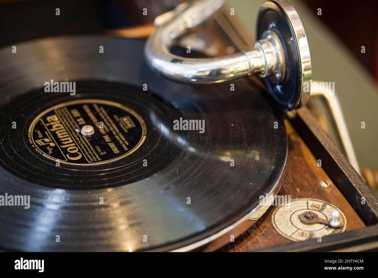 Antiguo tocadiscos, gramófono, disco Fotografía de stock - Alamy