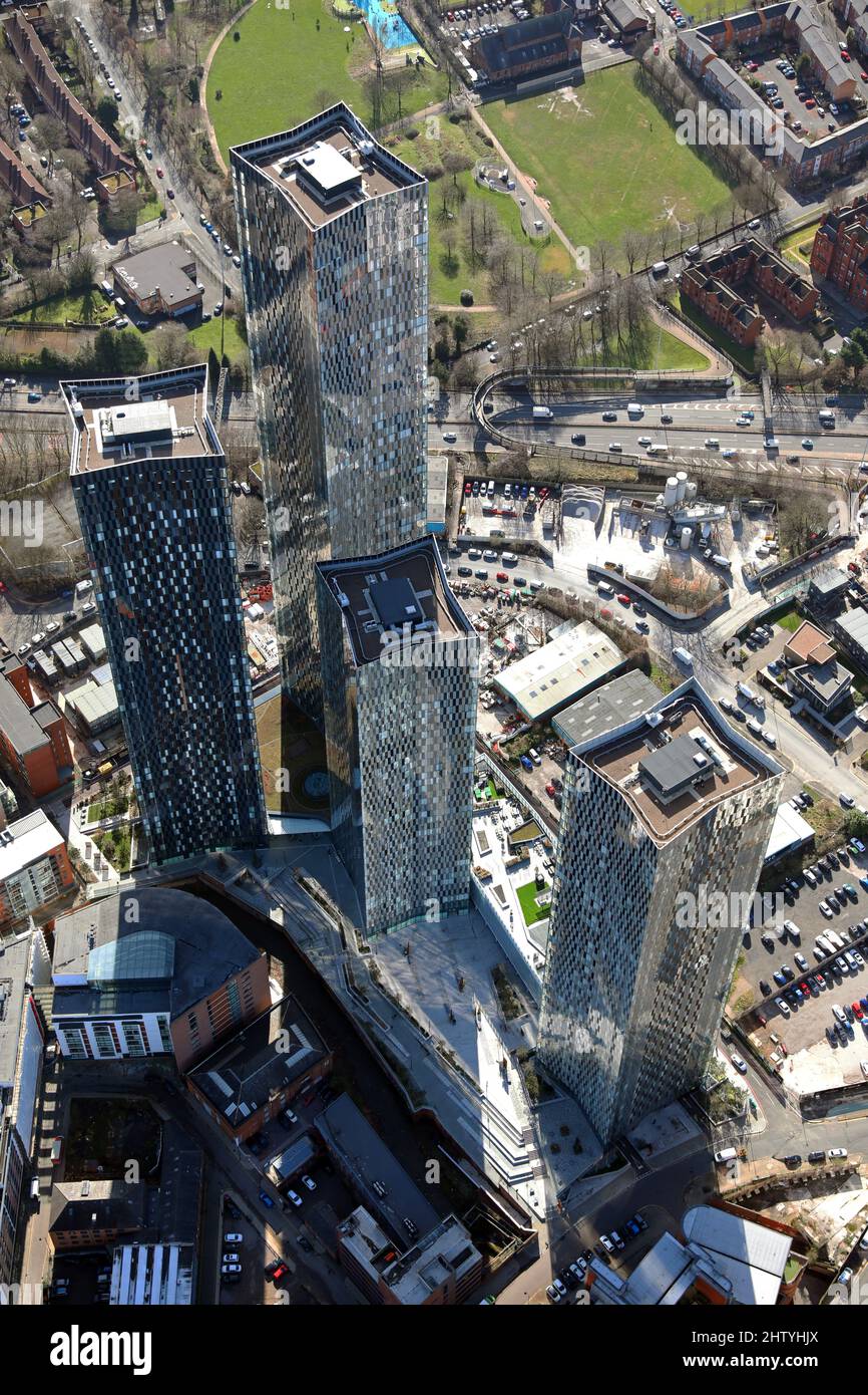 Vista aérea de los edificios de apartamentos Deansgate Square en el centro de la ciudad de Manchester Foto de stock